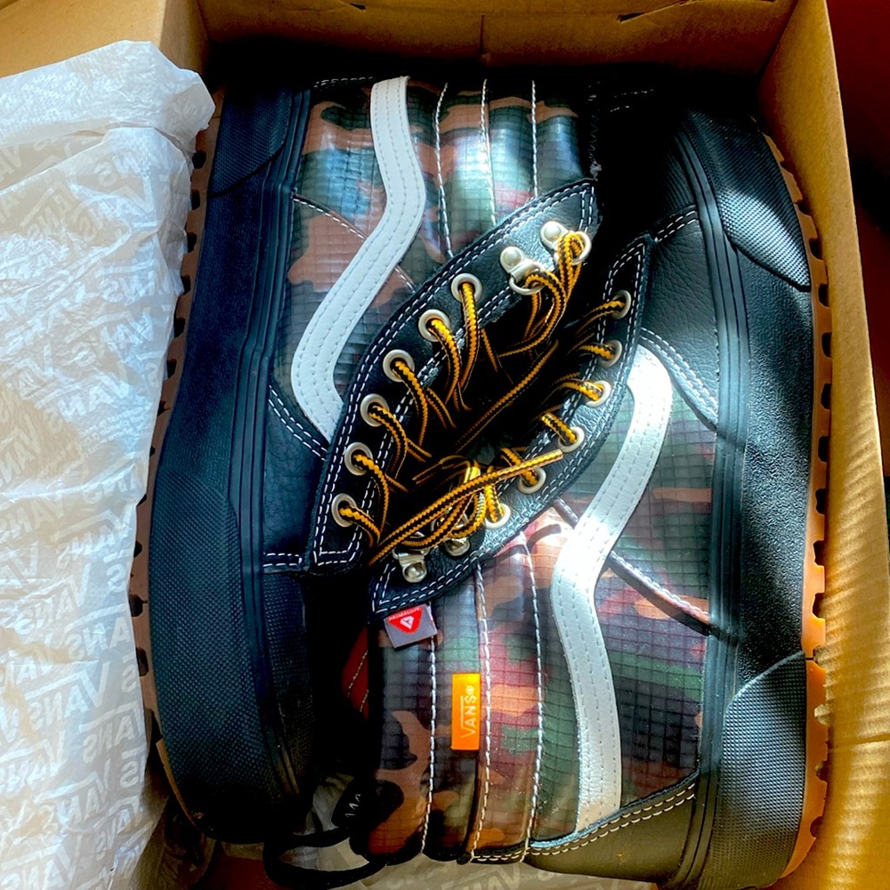 Vans Sk8-Hi Met 2.0 Dx Size men 7/ size 8.5 women